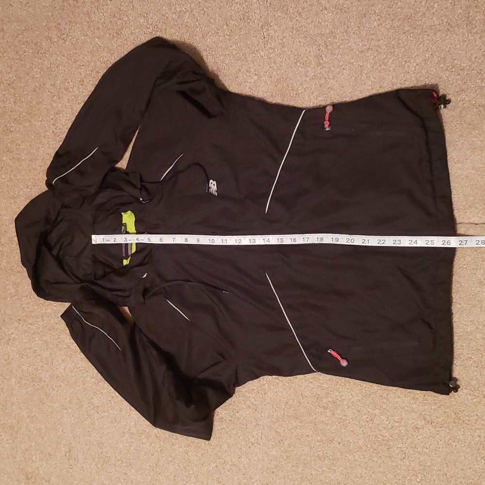 New Balance Women's Running Jacket - Picture 15 of 16